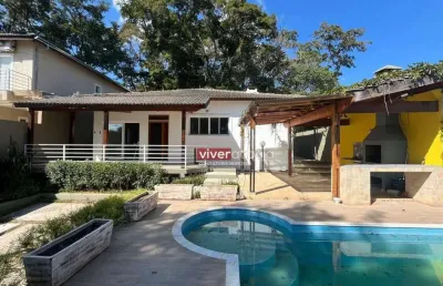 Casa totalmente térrea! bairro muito arborizado e tranquilo!!