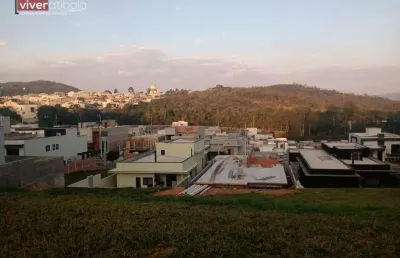 Terreno em condomínio fechado, projeto de construção aprovado