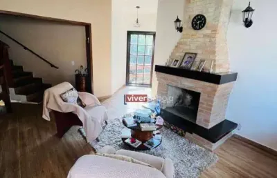 Linda casa com jeitinho de chalé !! próxima aos melhores comércios de atibaia! 03 dormitórios, sendo 01 suíte completa!