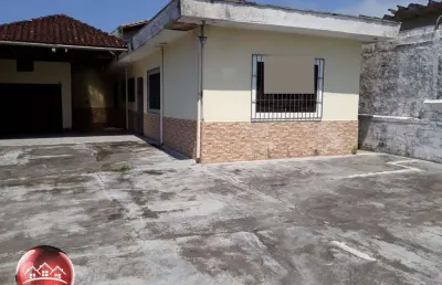 2 quadras da praia - casa isolada simples no vilamar em praia grande - com bom quintal.