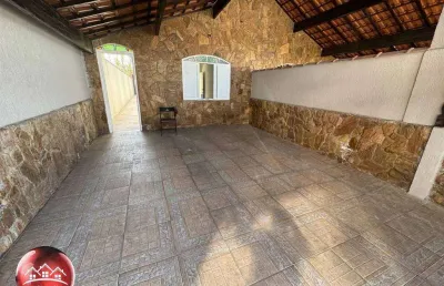 Próximo da praia e de comércios - localização boa - casa geminada reformada.