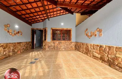 2 quadras da praia - casa geminada com acabamento de primeira - em ótimo local - 2 dormitórios e garagem 2 vagas.