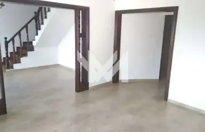 Casa com 3 quartos e 3 vagas de garagem para venda na vila maria alta