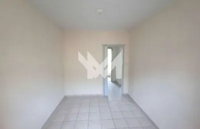 Casa térrea com 2 quartos,para locação na vila maria alta