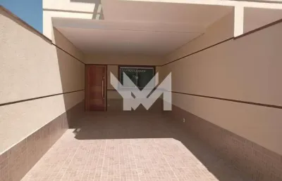 Sobrado de 124m² com 3 quartos sendo 1 suíte e 2 vagas para venda na vila medeiros