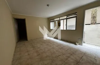 Casa com 2 quartos para alugar na Avenida Angelina, 563, Vila Leonor, São Paulo