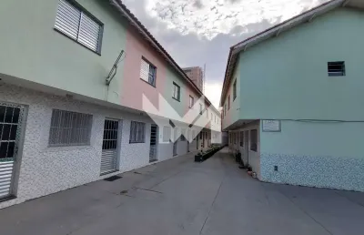 Condomínio à  venda na parada inglesa com 15 casas, 30 quartos, 30 banheiros e 15 vagas.