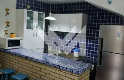 Sobrado com 75 m² para locação, em condomínio na praia de boiçucanga