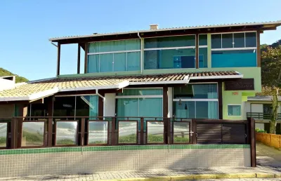 Casa com 2 quartos para alugar na Avenida Dona Lindomar, 424, Canto Grande, Bombinhas