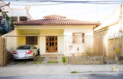 Vendo ótima casa com 3 dormitórios e ótima localização no centro de macaé