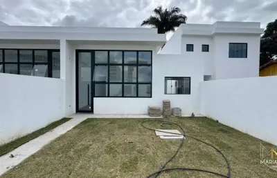 Vendo linda casa com 3 dormitórios na extensão do bosque em rio das ostras
