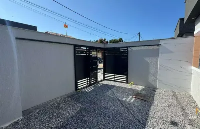 Vendo linda casa com 2 dormitórios no village em rio das ostras
