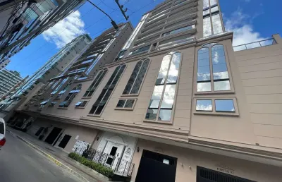 Apartamento com 4 quartos à venda na Rua 216, Meia Praia, Itapema