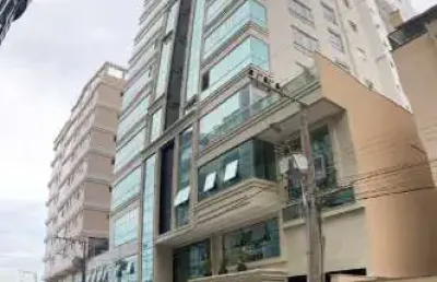 Apartamento com 3 quartos à venda na Rua 319, 78, Meia Praia, Itapema