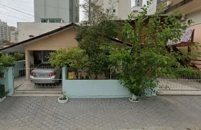 Casa com 2 quartos à venda na Rua 290, 395, Meia Praia, Itapema