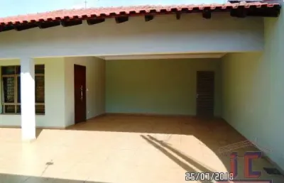Casa com 3 quartos à venda na Rua Chile, 258, Centro, Cambé