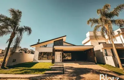 Casa térrea em condomínio fechado, na praia de ingleses, florianópolis/sc.