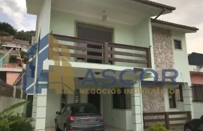 Casa com 4 quartos à venda na avenida governador jorge lacerda, --, costeira do pirajubaé, florianópolis por r$ 1.500.000