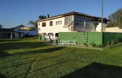 Vendo ou alugo ótima casa térrea com 450 m² de área construída, e terreno de 4.500 m², com 3 dormitórios sendo 1 suíte, repleta de armários,