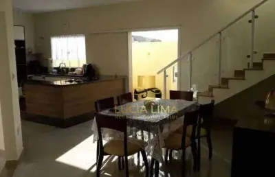 Sobrado com piscina para alugar, com 4 dormitórios, 220 m² por r$ 6.500/mês - jd terra do vale - caçapava/sp
