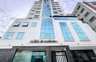 Residencial porto excelência: apartamento semi mobiliado com 2 dormitórios e 2 vagas em porto belo