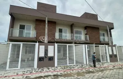 Charme e praticidade: sobrado com amplo living no coração de porto belo
