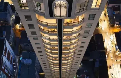 Em meia praia da dallo  o maison lafayette  empreendimento em alto padrão de acabamento.