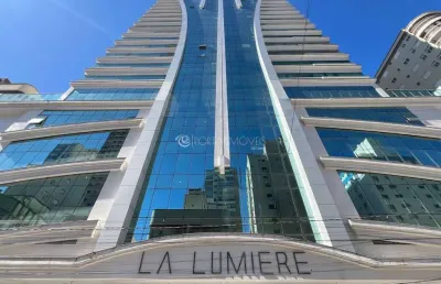 Luxo à beira-mar: cobertura exclusiva com 4 suítes em meia praia