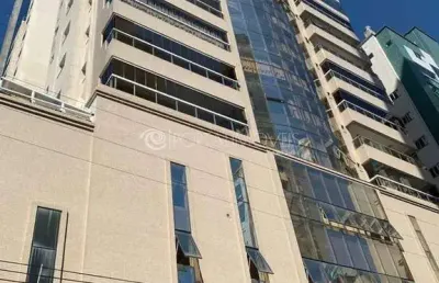 The royal palace residence: elegante apartamento com 3 suítes e vista para o mar em meia praia