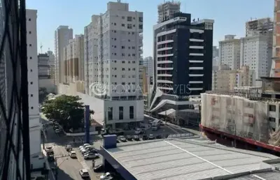 Apartamento mobiliado com 3 suítes e ampla sacada gourmet, a apenas 600 metros da praia