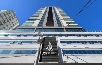 Luxo e conforto em meia praia – 3 suítes no porto cali residence com área de lazer completa!