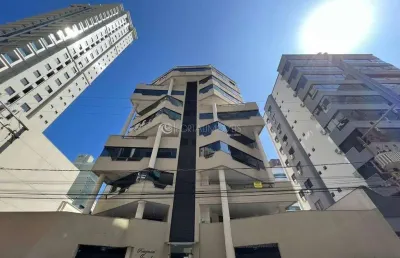 Apartamento mobiliado com 3 dormitórios e churrasqueira em meia praia – ótima localização!