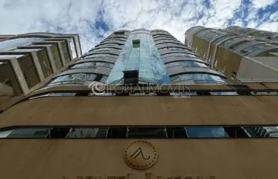 Aconchego e sofisticação com terraço privativo – 2 quartos em meia praia