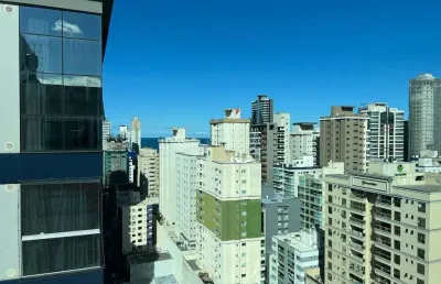 Luxuoso apartamento com 3 suítes e piscinas no long beach residence – vista para o mar