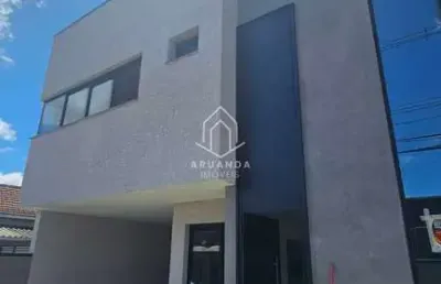 Sobrado 3 suítes - frente rua - 140m² - bacacheri / tingui