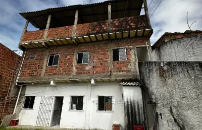 Terreno com duas casas pequenas e area pra concluir