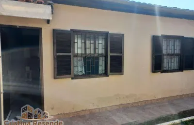 Casa em condomínio fechado com 1 quarto à venda na praia das palmeiras, caraguatatuba  por r$ 300.000