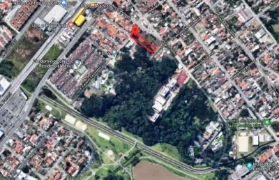 Saraju imoveis vende lote de frente com o parque bacacheri.