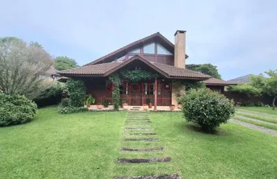 Vende-se casa com 4 quartos -260 m2 -averbada  em condominio em frente ao clube curitibano de golf