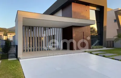 Casa em condomínio fechado com 4 quartos à venda no centro, camboriú  por r$ 2.990.000