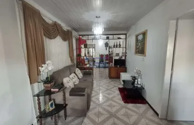 Casa com 3 dormitorios sendo 1 suite e 2 vagas de garagem no bairro cordeiros em itajai