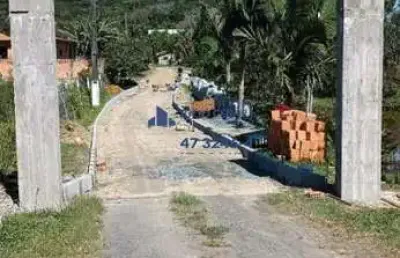 Sitio com saida para a br 101 em balneario picarras