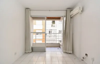 Apartamento semimobiliado com 2 suítes e 1 vaga de garagem no centro de florianópolis
