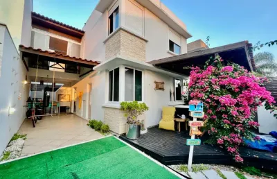 Casa de 3 dormitórios, 2 suítes, 2 vagas de garagem no campeche por r$ 1.100.000,00