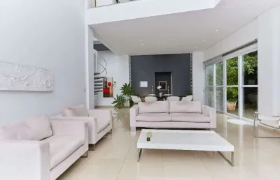 Casa com 2 quartos para alugar na rua vitório sbalqueiro, 680, vista alegre, curitiba por r$ 8.800