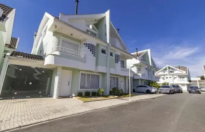 Sobrado com 3 quartos  para alugar, 174.94 m2 por r$6000.00  - pinheirinho - curitiba/pr