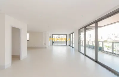 Cobertura duplex de alto padrão no edifício quintessence no batel