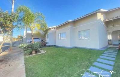 Casa térrea com 3 quartos à venda no condomínio parque aroeira – goiânia