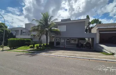 Jardins paris – sobrado de 341,97 m² com 4 suítes, piscina e 6 vagas em goiânia