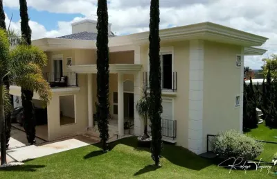 Sobrado mobiliado à venda no aldeia do vale – estilo neoclássico com 5 suítes e lazer espetacular